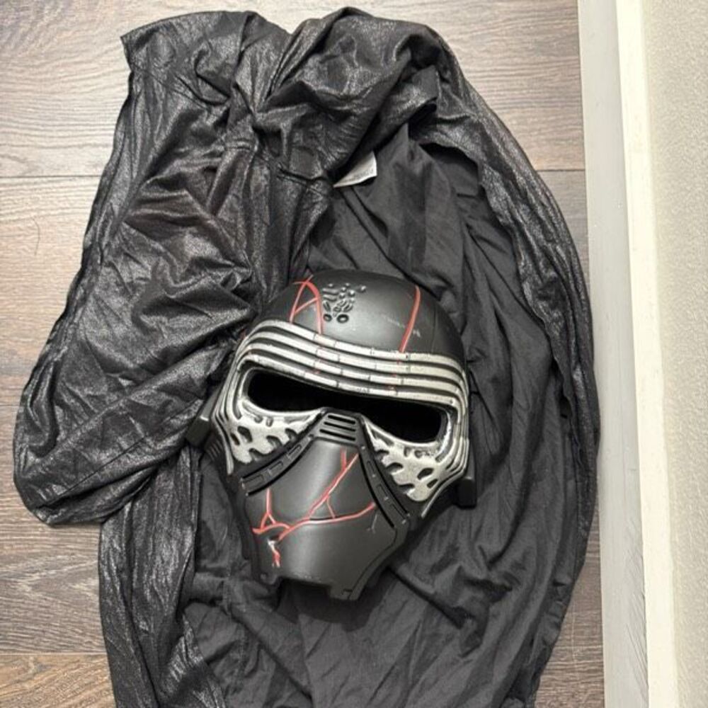 Disney Parks Kids 9/10 Kylo Ren Star Wars Mask Cape Costume
